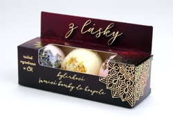 Fizzy bath bombs in Love